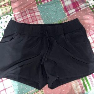 Magellan outdoor shorts in a size Large